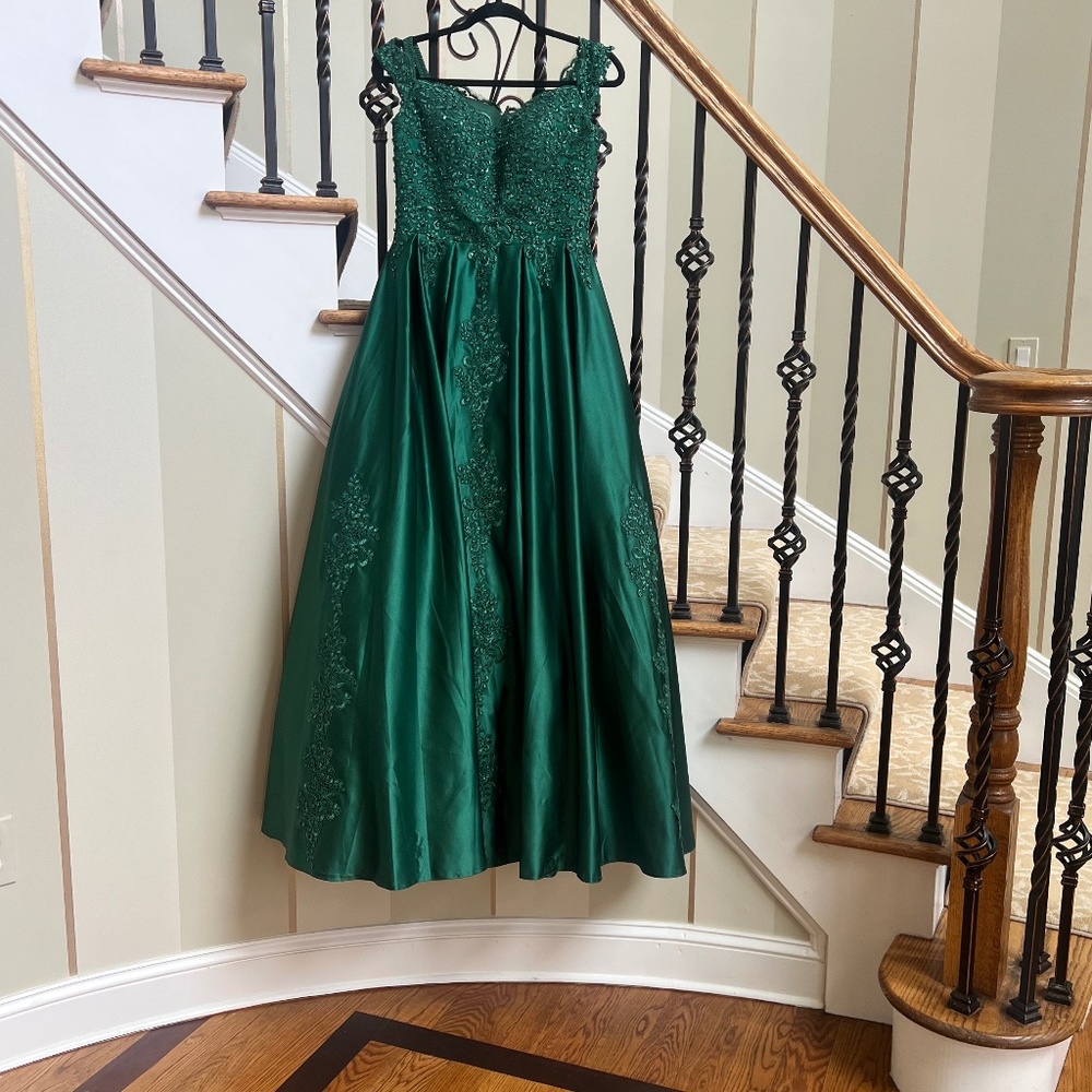 Hebeos Emerald Green Full Length Off the Shoulder Ball Gown/Prom Dress
